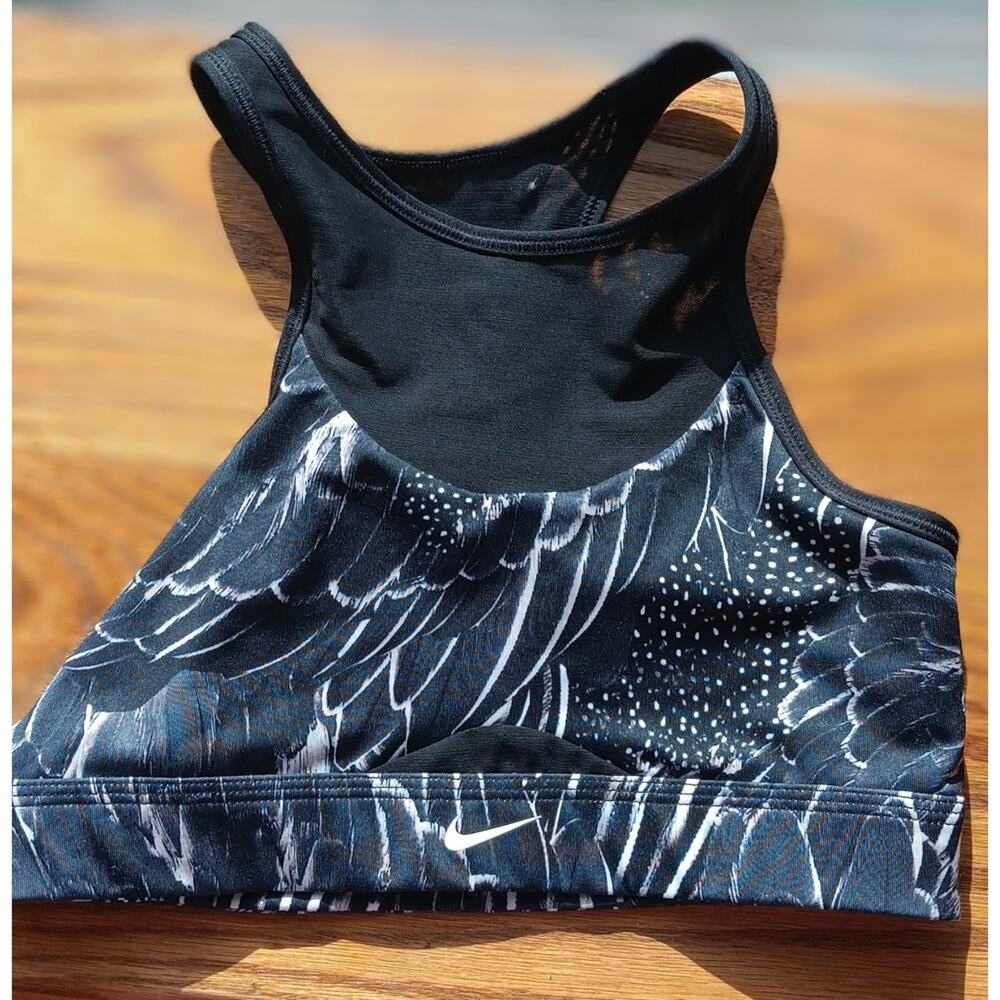 Nike size small sports bra in black and white